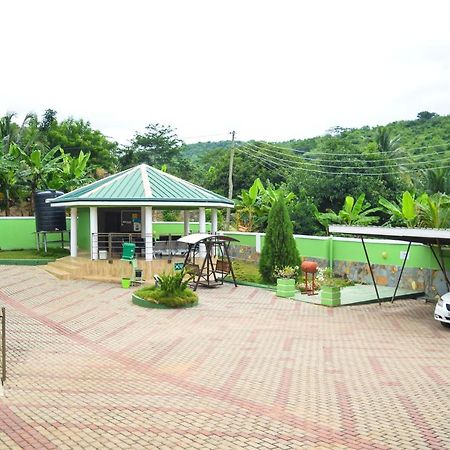 3A'S Guest House Akosombo Buitenkant foto