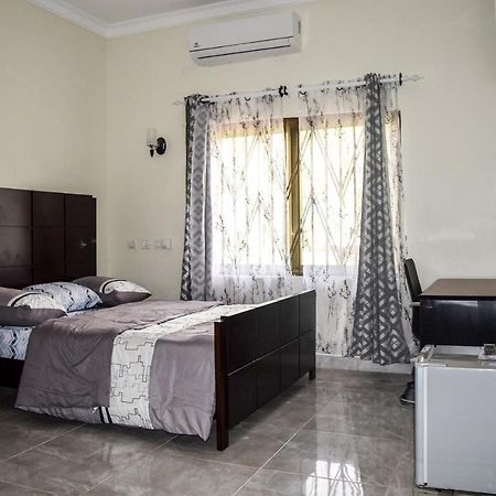 3A'S Guest House Akosombo Buitenkant foto