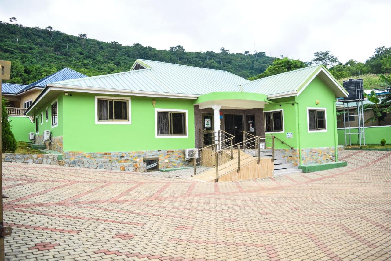 3A'S Guest House Akosombo Buitenkant foto