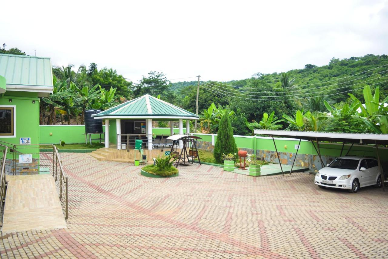 3A'S Guest House Akosombo Buitenkant foto