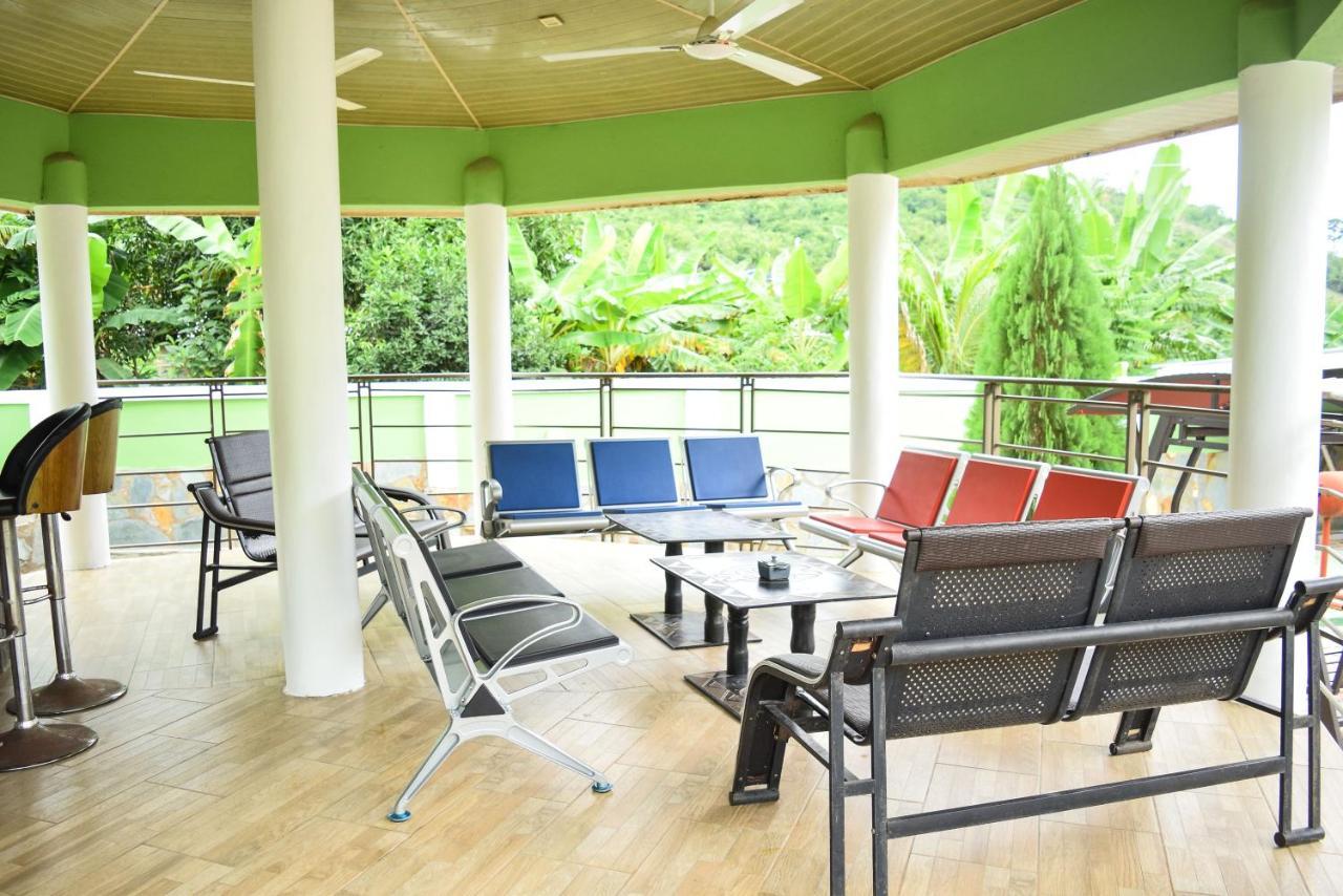 3A'S Guest House Akosombo Buitenkant foto