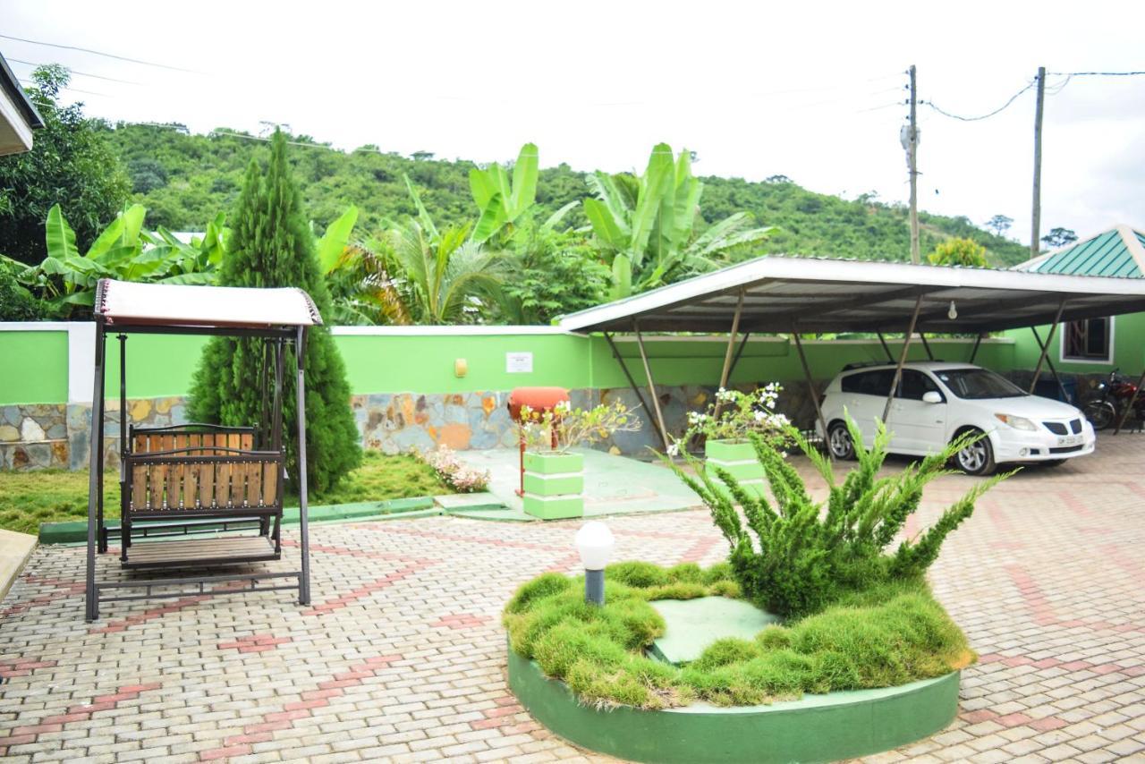 3A'S Guest House Akosombo Buitenkant foto