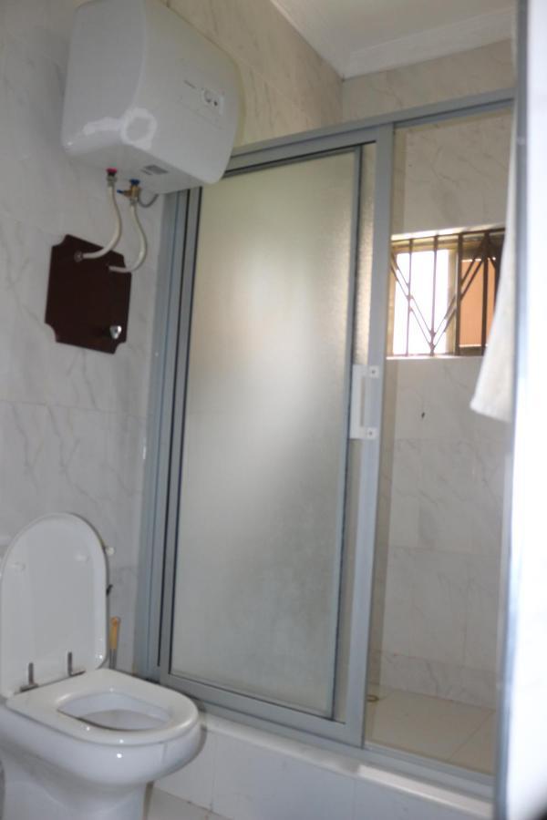 3A'S Guest House Akosombo Buitenkant foto