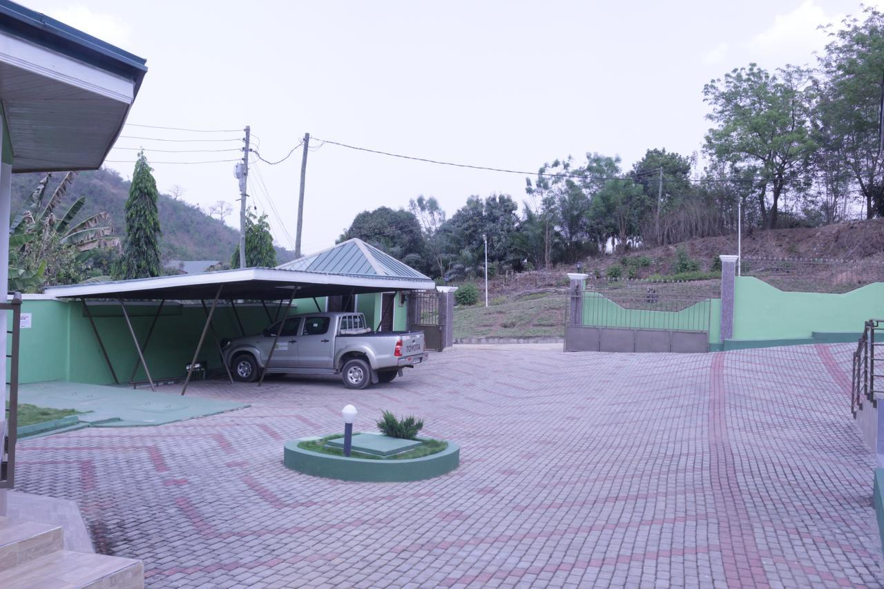 3A'S Guest House Akosombo Buitenkant foto