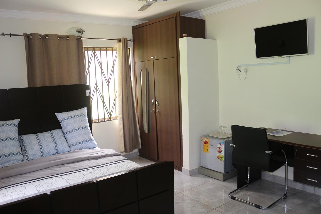 3A'S Guest House Akosombo Buitenkant foto