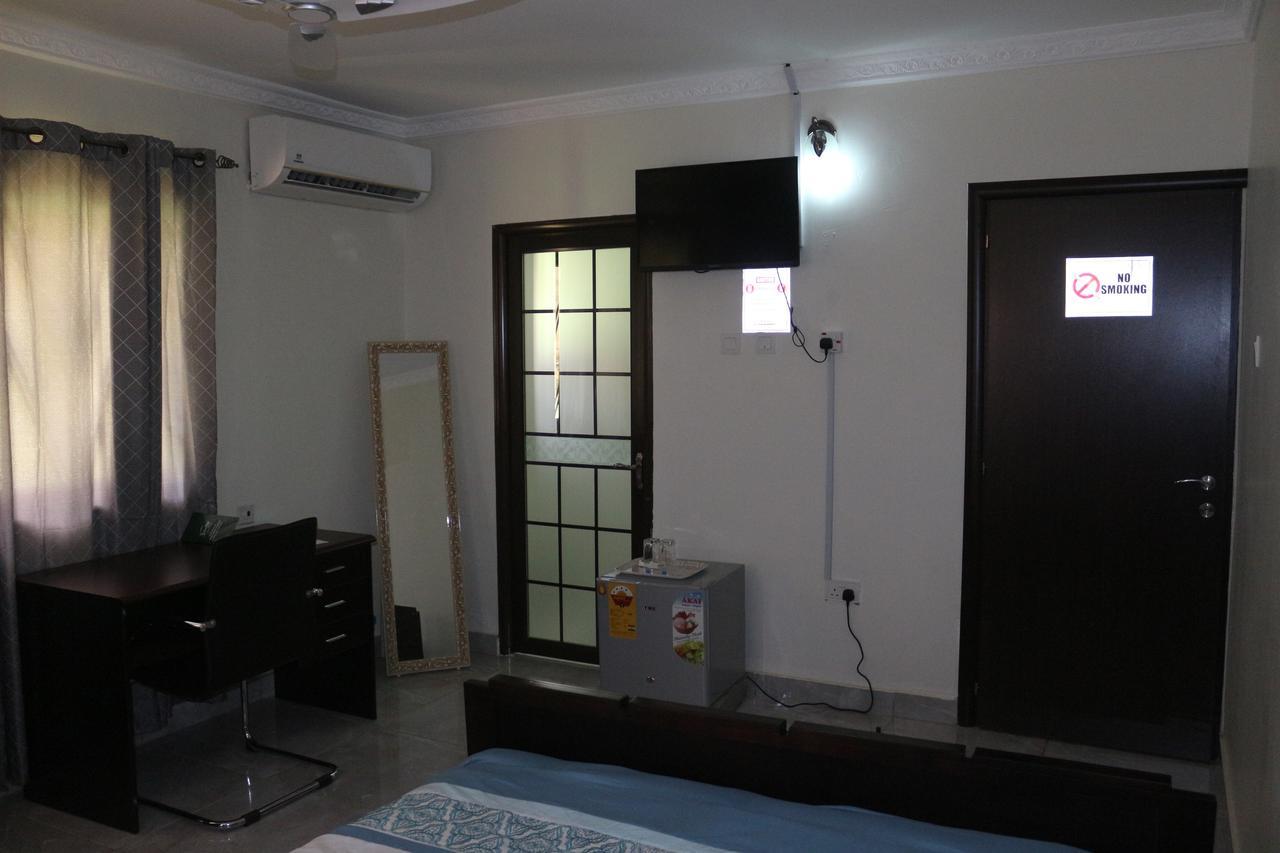 3A'S Guest House Akosombo Buitenkant foto