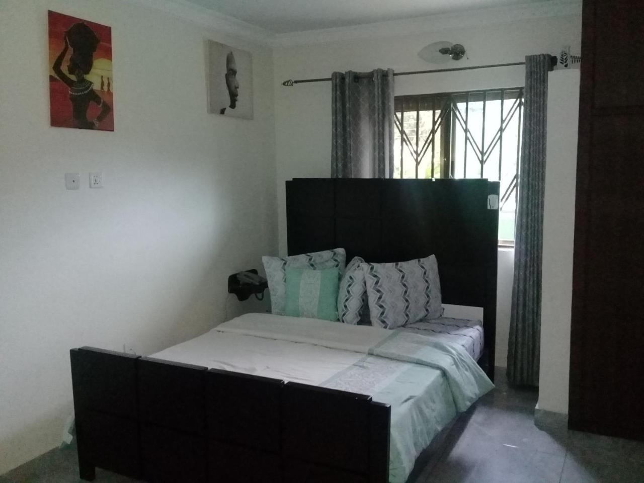 3A'S Guest House Akosombo Buitenkant foto