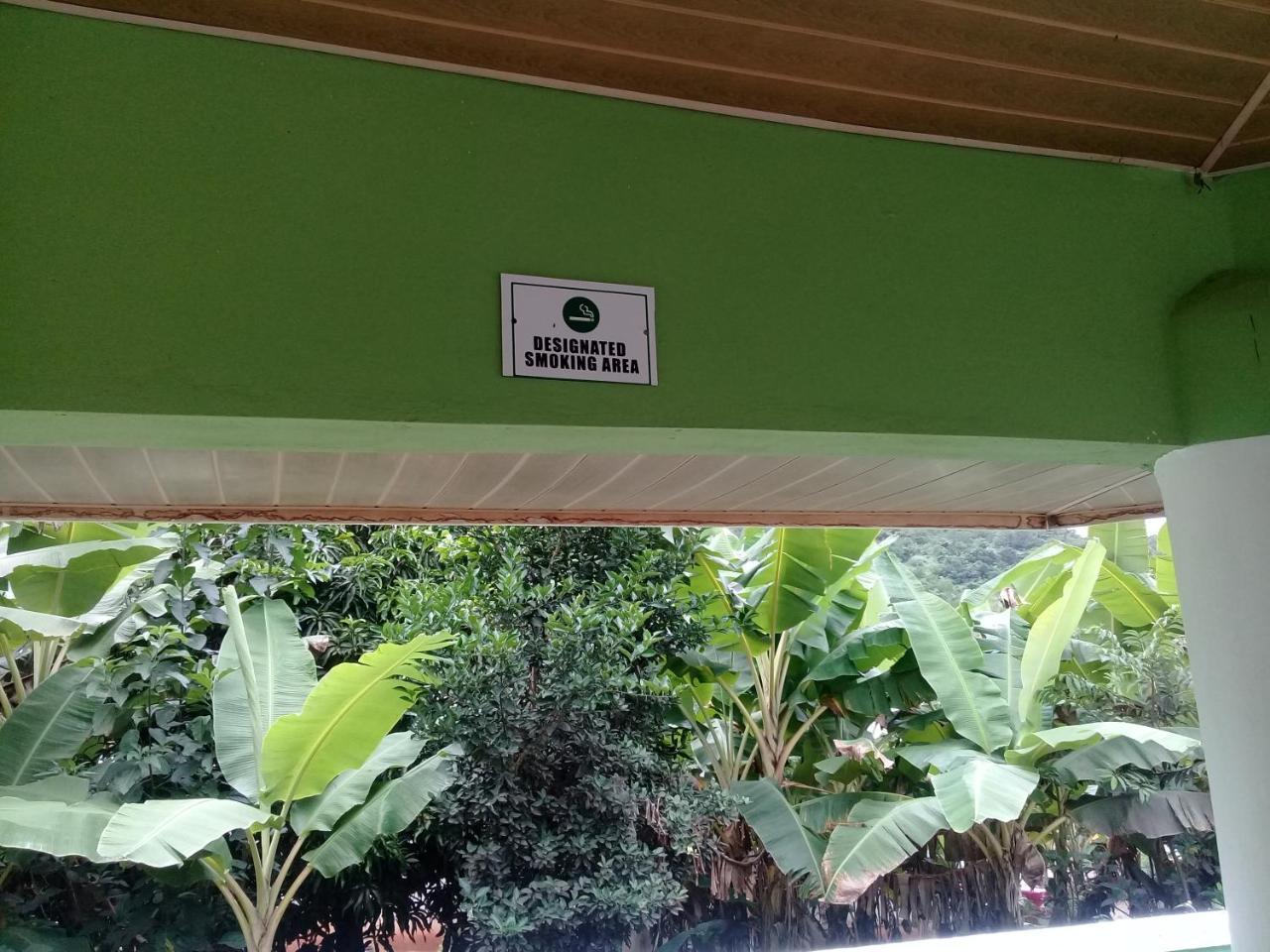 3A'S Guest House Akosombo Buitenkant foto