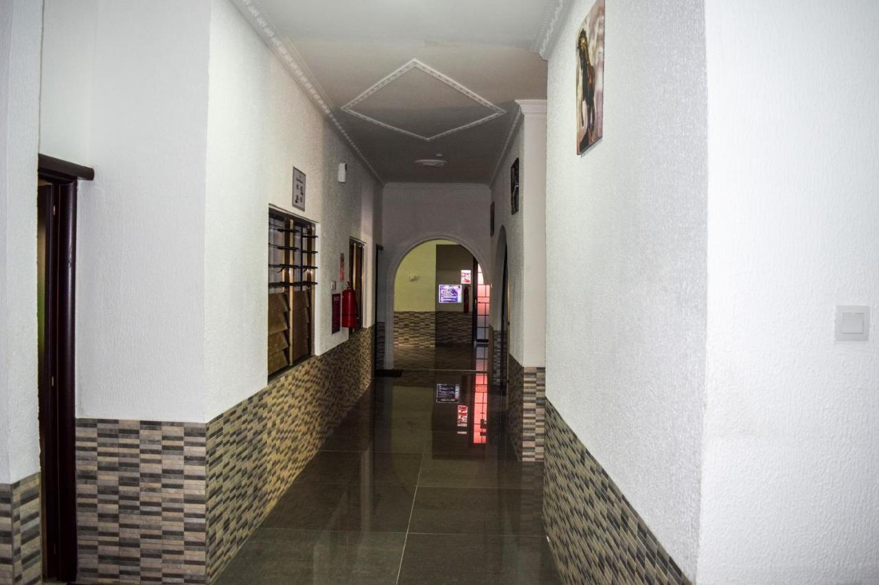 3A'S Guest House Akosombo Buitenkant foto