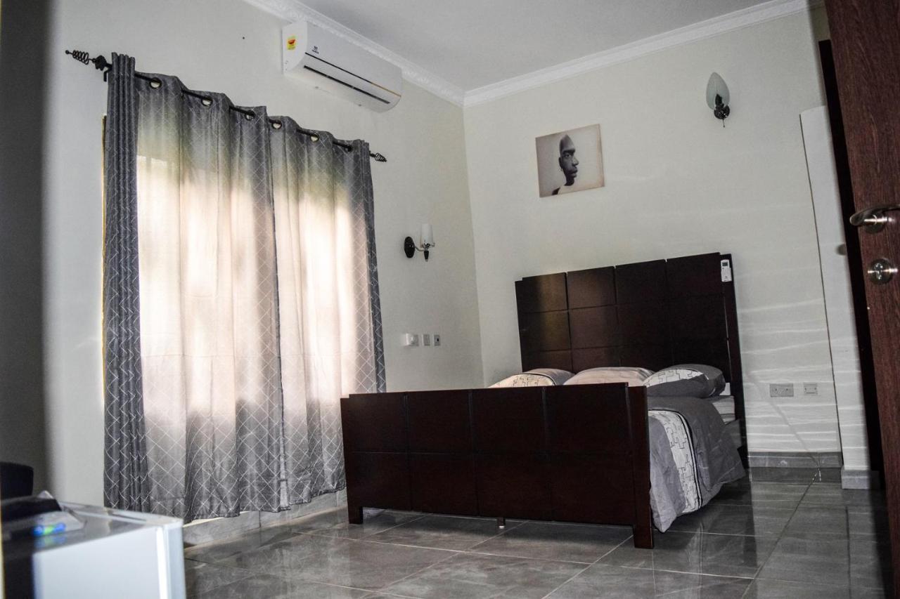 3A'S Guest House Akosombo Buitenkant foto