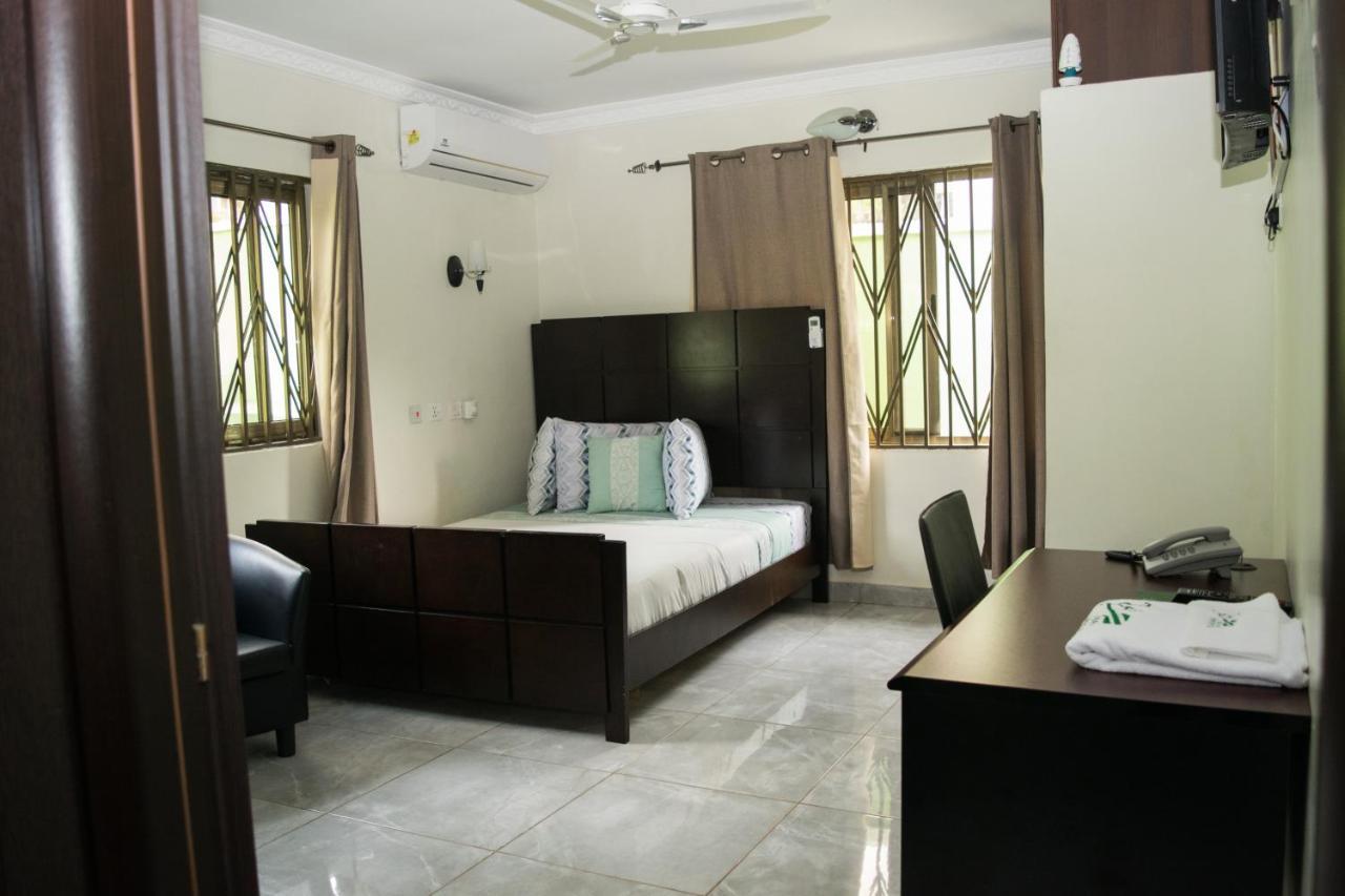 3A'S Guest House Akosombo Buitenkant foto