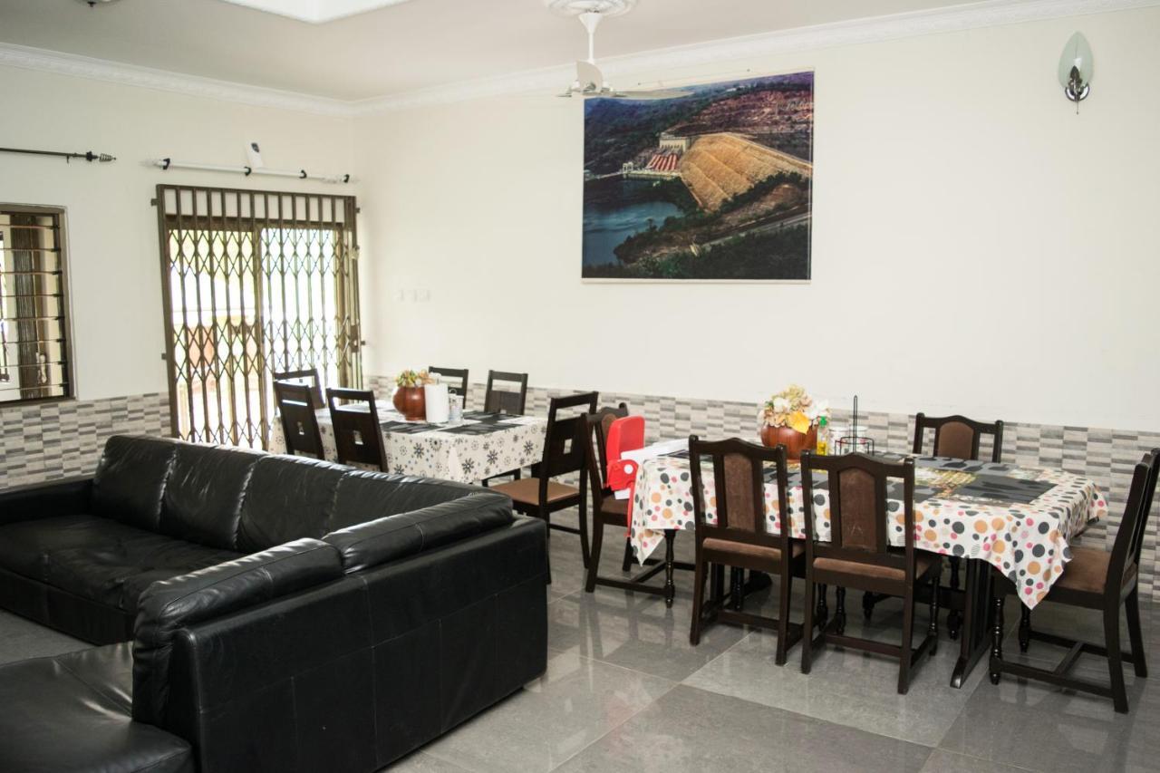 3A'S Guest House Akosombo Buitenkant foto