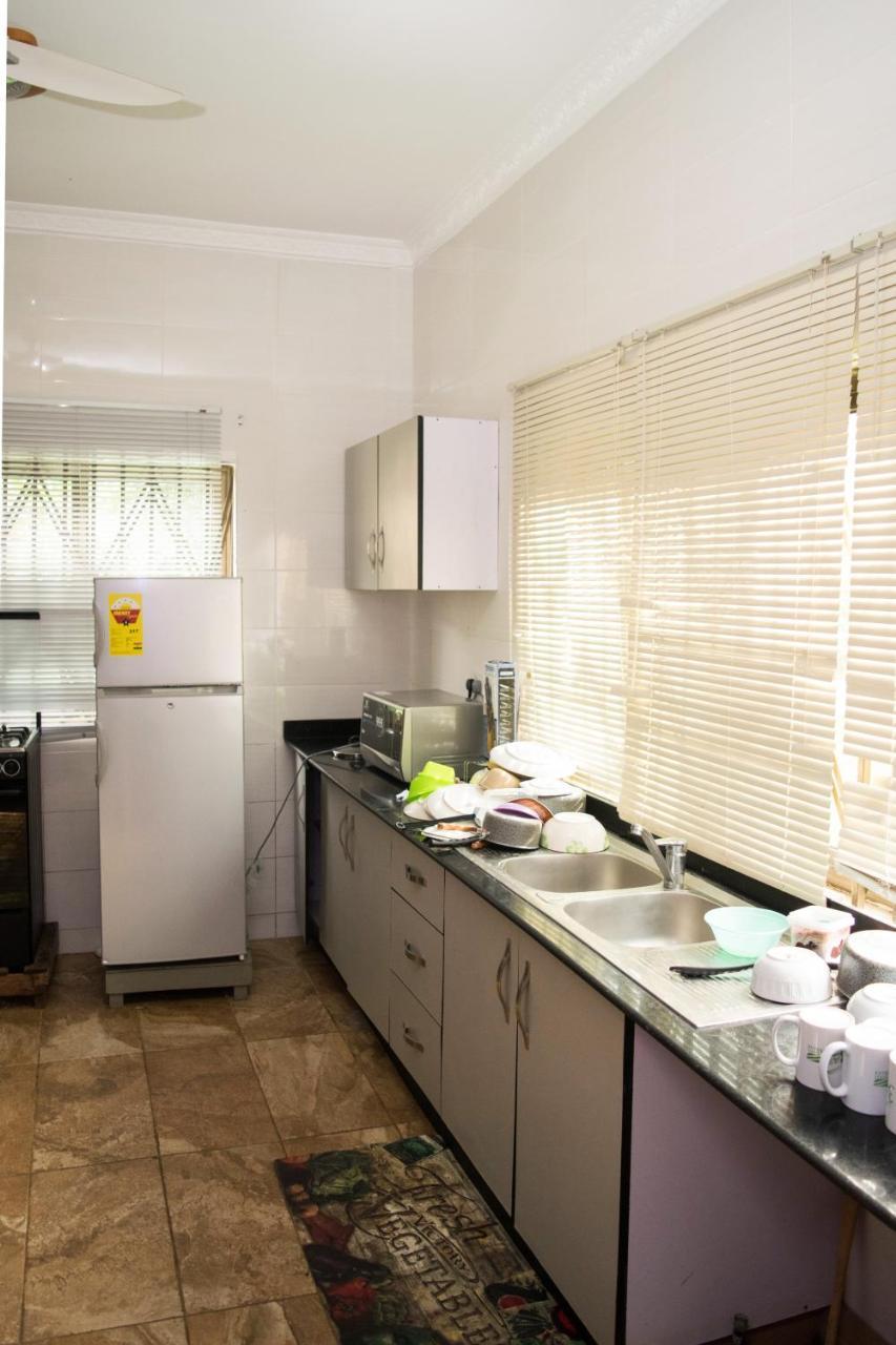 3A'S Guest House Akosombo Buitenkant foto