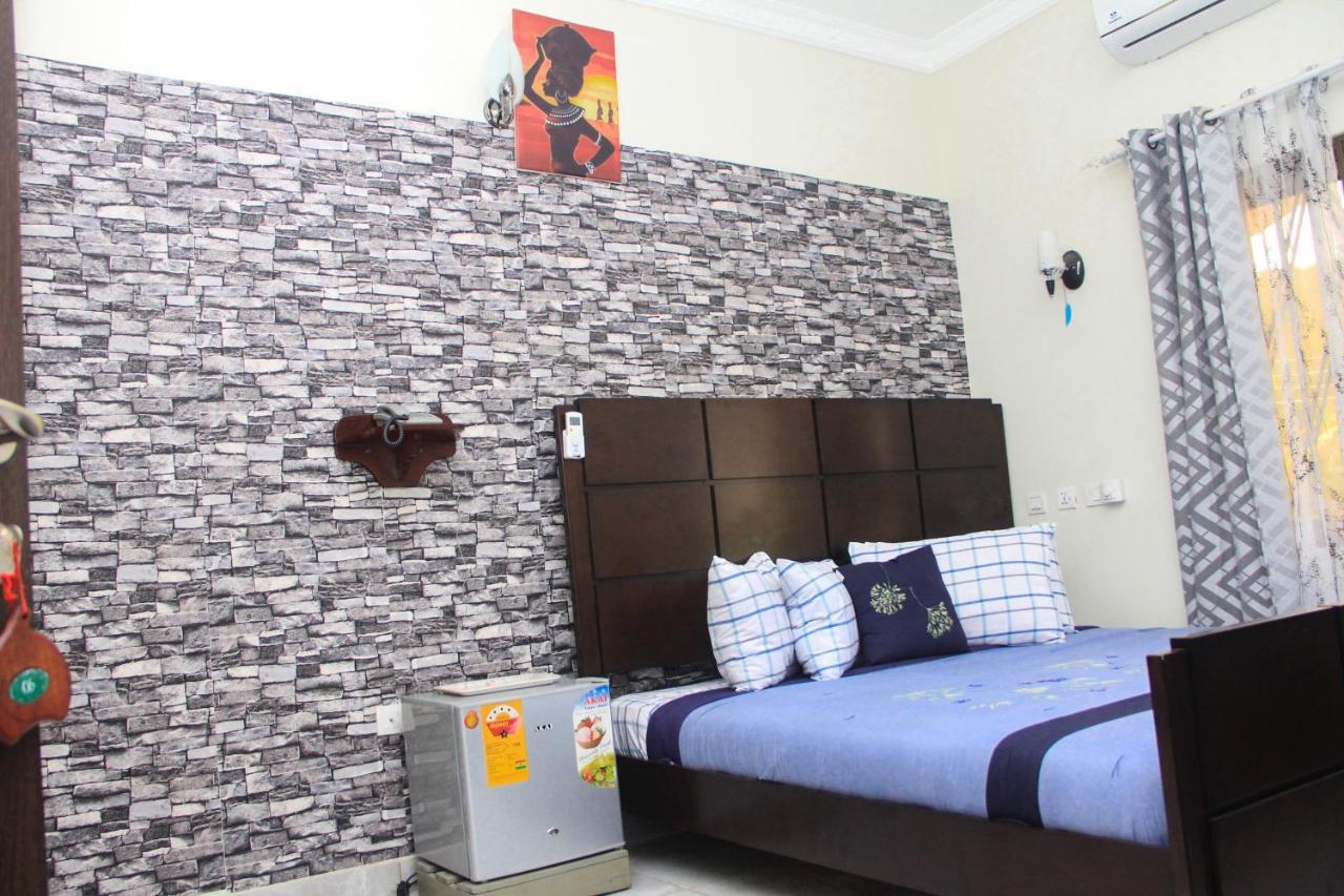 3A'S Guest House Akosombo Buitenkant foto