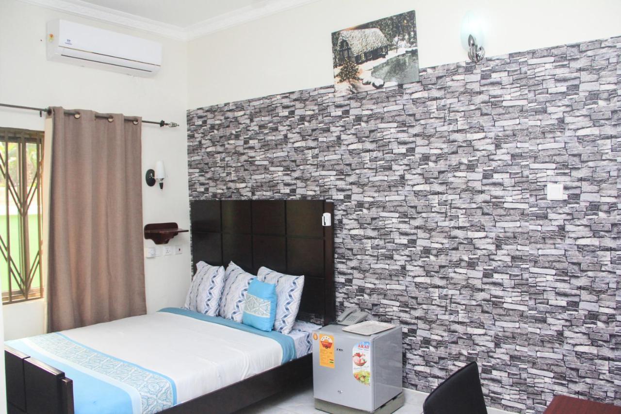 3A'S Guest House Akosombo Buitenkant foto