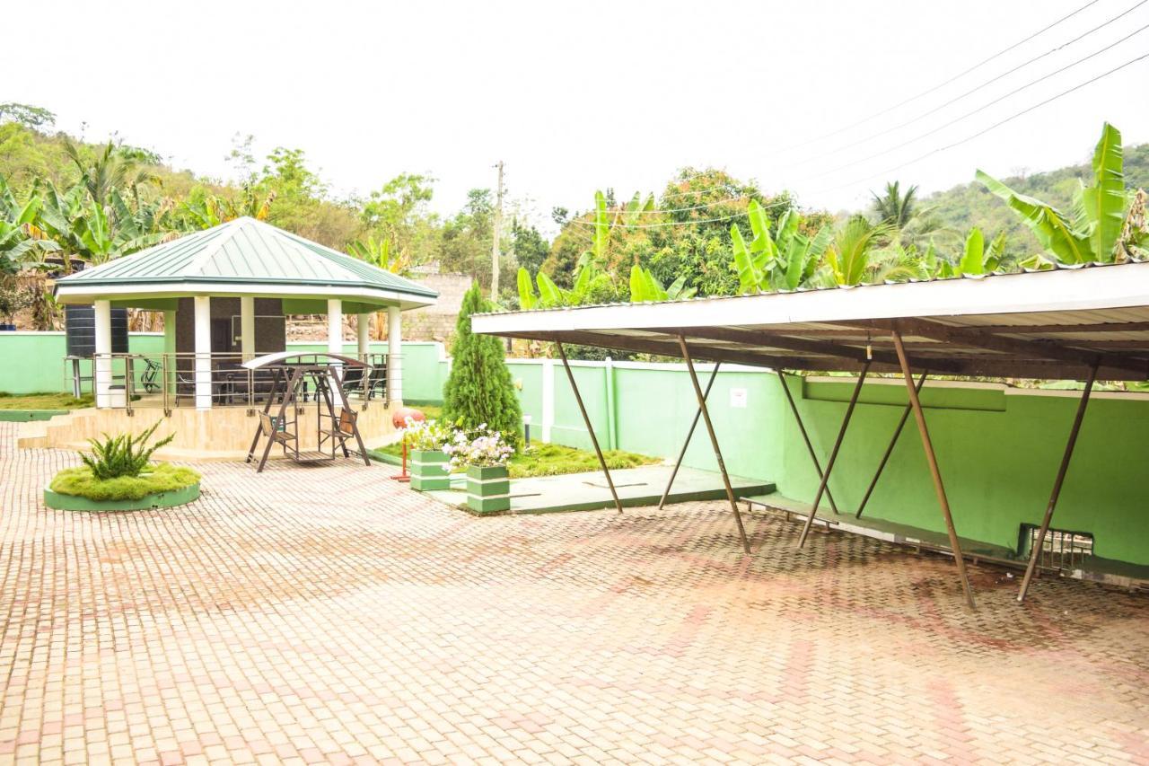 3A'S Guest House Akosombo Buitenkant foto