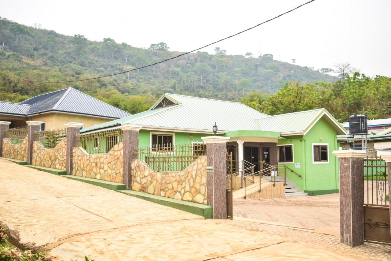 3A'S Guest House Akosombo Buitenkant foto