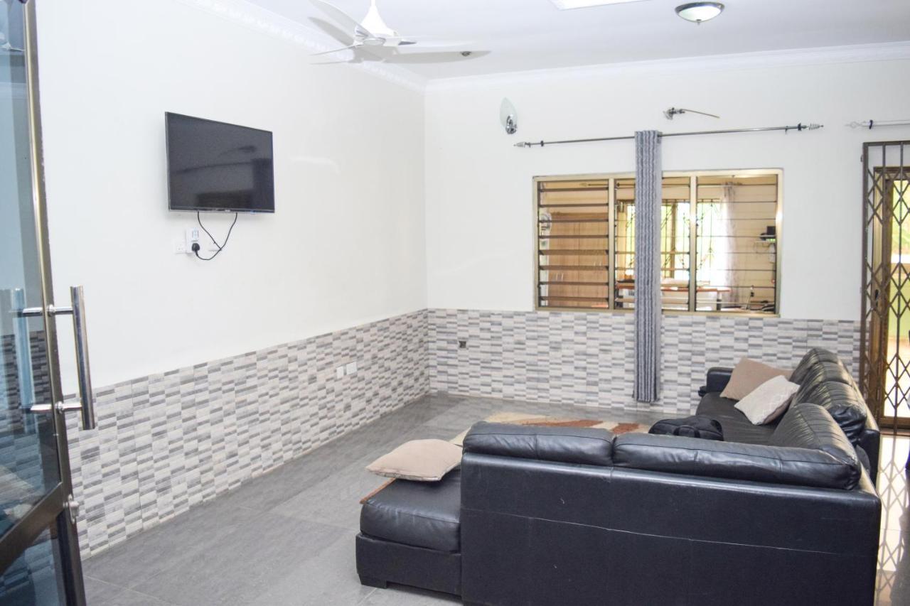 3A'S Guest House Akosombo Buitenkant foto
