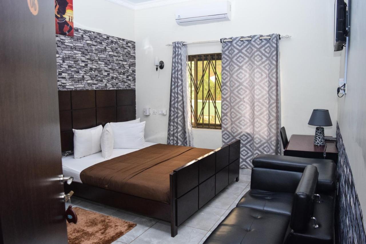 3A'S Guest House Akosombo Buitenkant foto