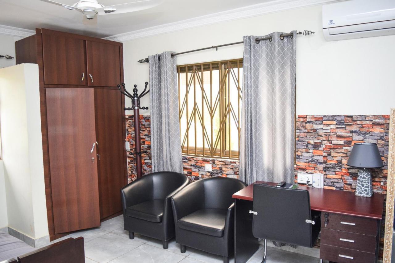 3A'S Guest House Akosombo Buitenkant foto
