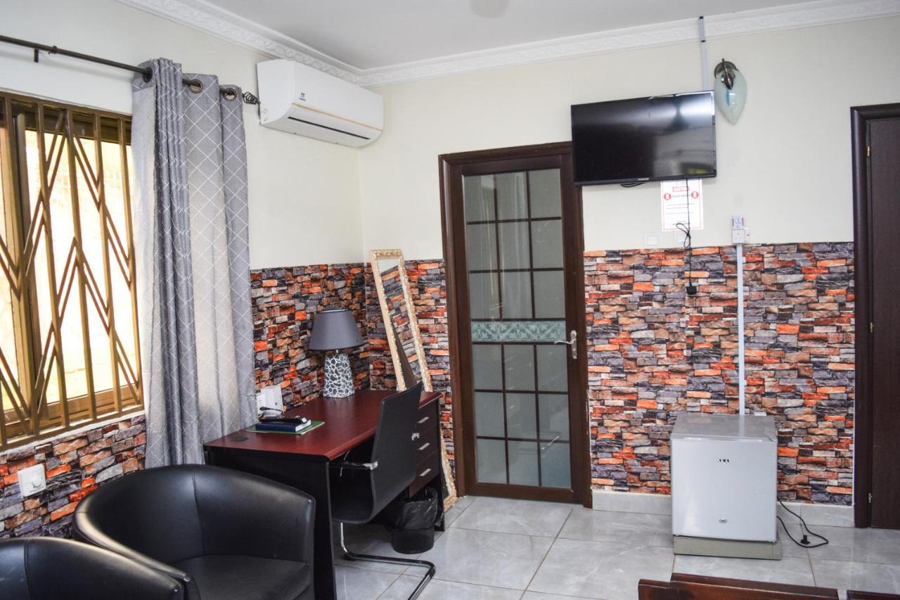 3A'S Guest House Akosombo Buitenkant foto