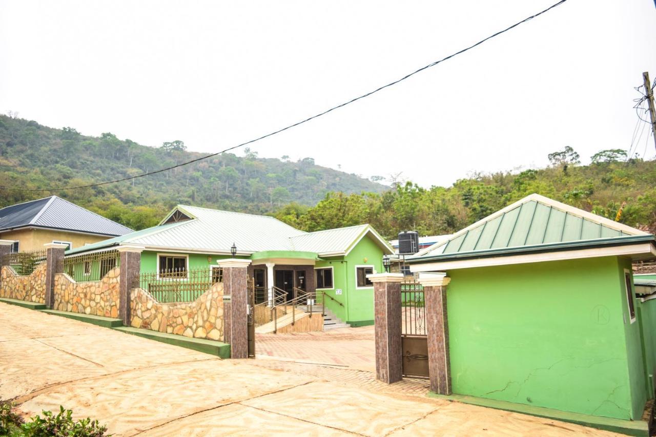 3A'S Guest House Akosombo Buitenkant foto