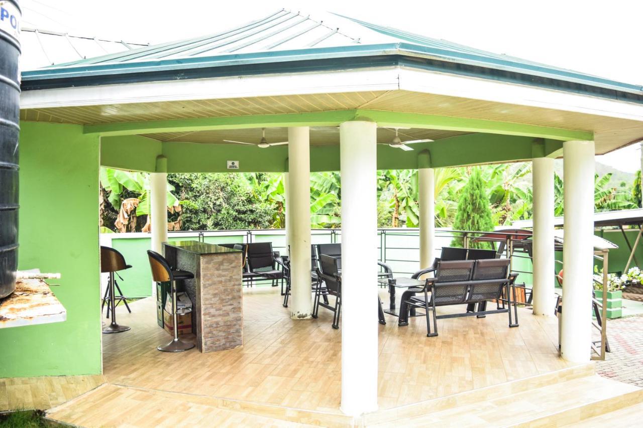 3A'S Guest House Akosombo Buitenkant foto