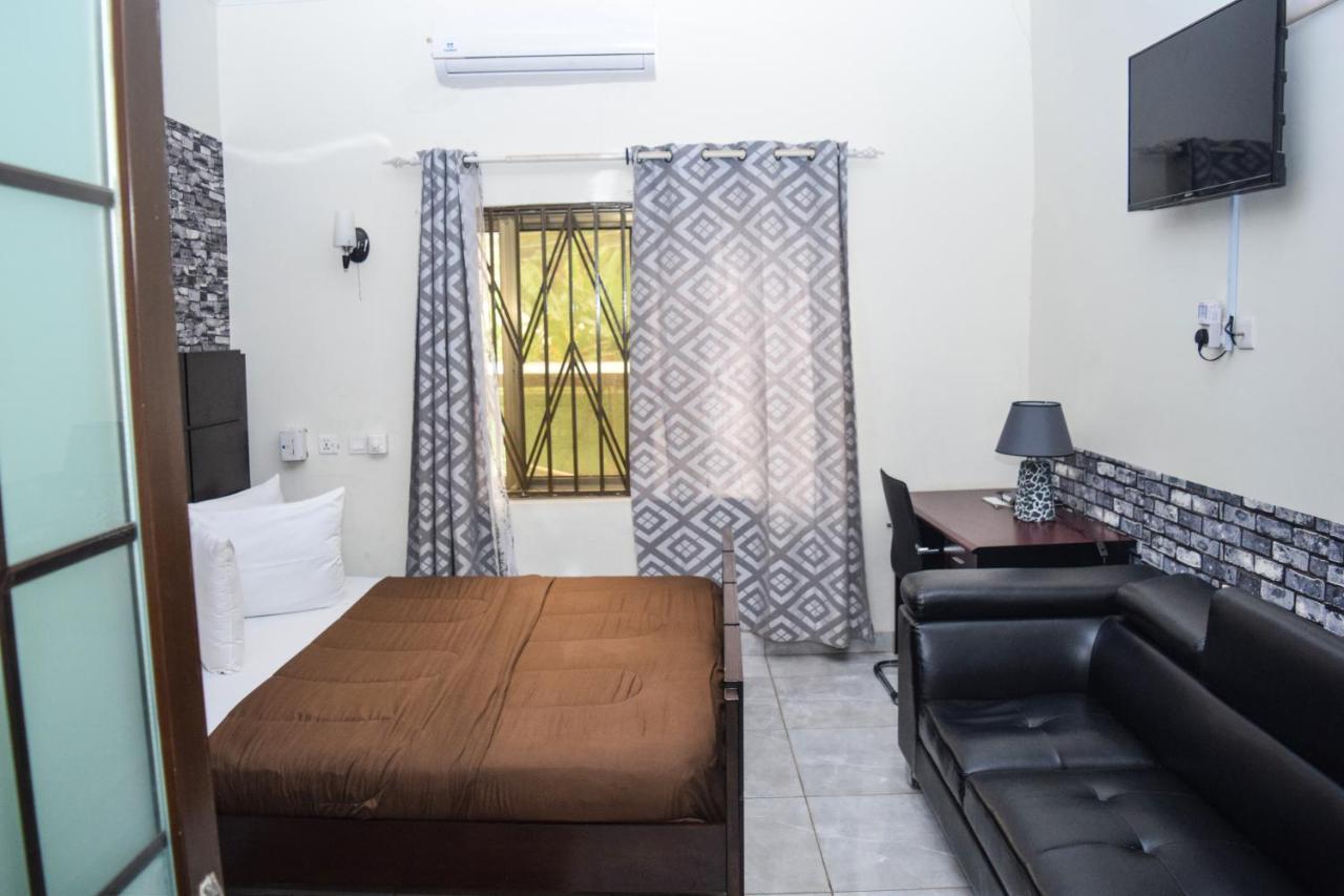 3A'S Guest House Akosombo Buitenkant foto