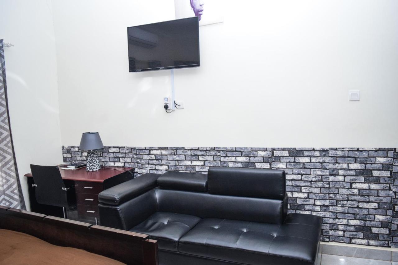 3A'S Guest House Akosombo Buitenkant foto