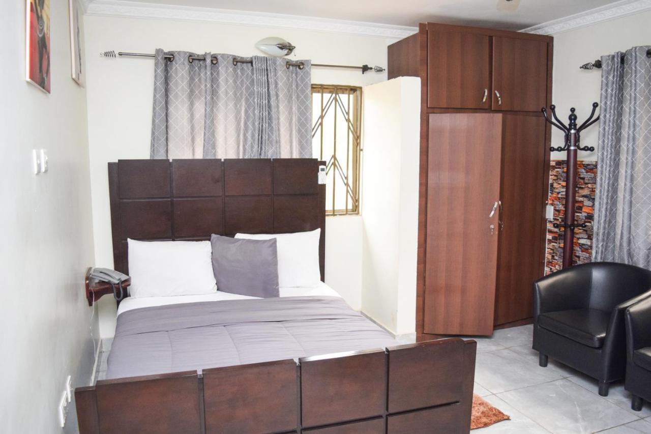 3A'S Guest House Akosombo Buitenkant foto
